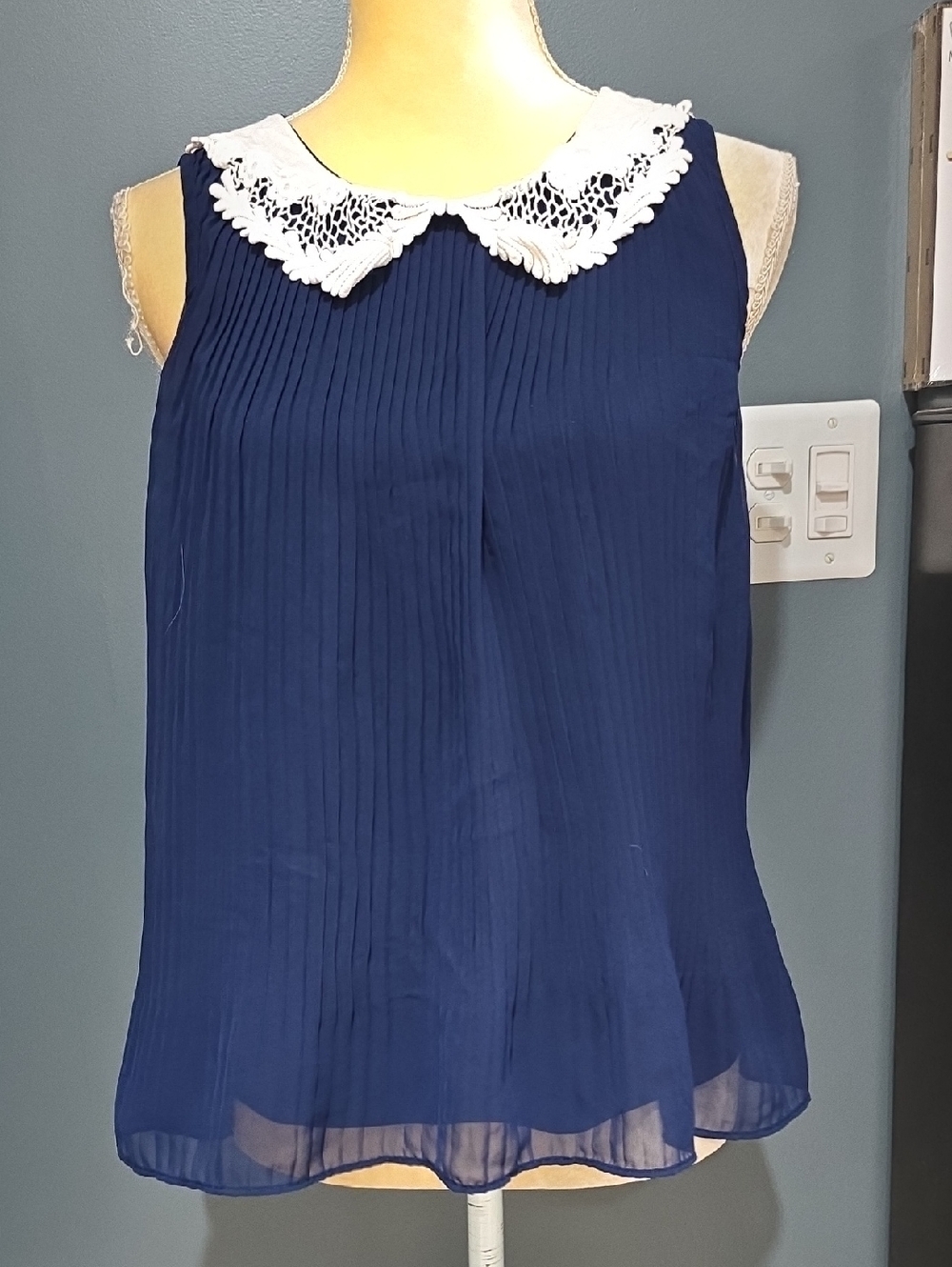 LC Lauren Conrad Navy Pleated Sleeveless Camisole with White Lace Collar